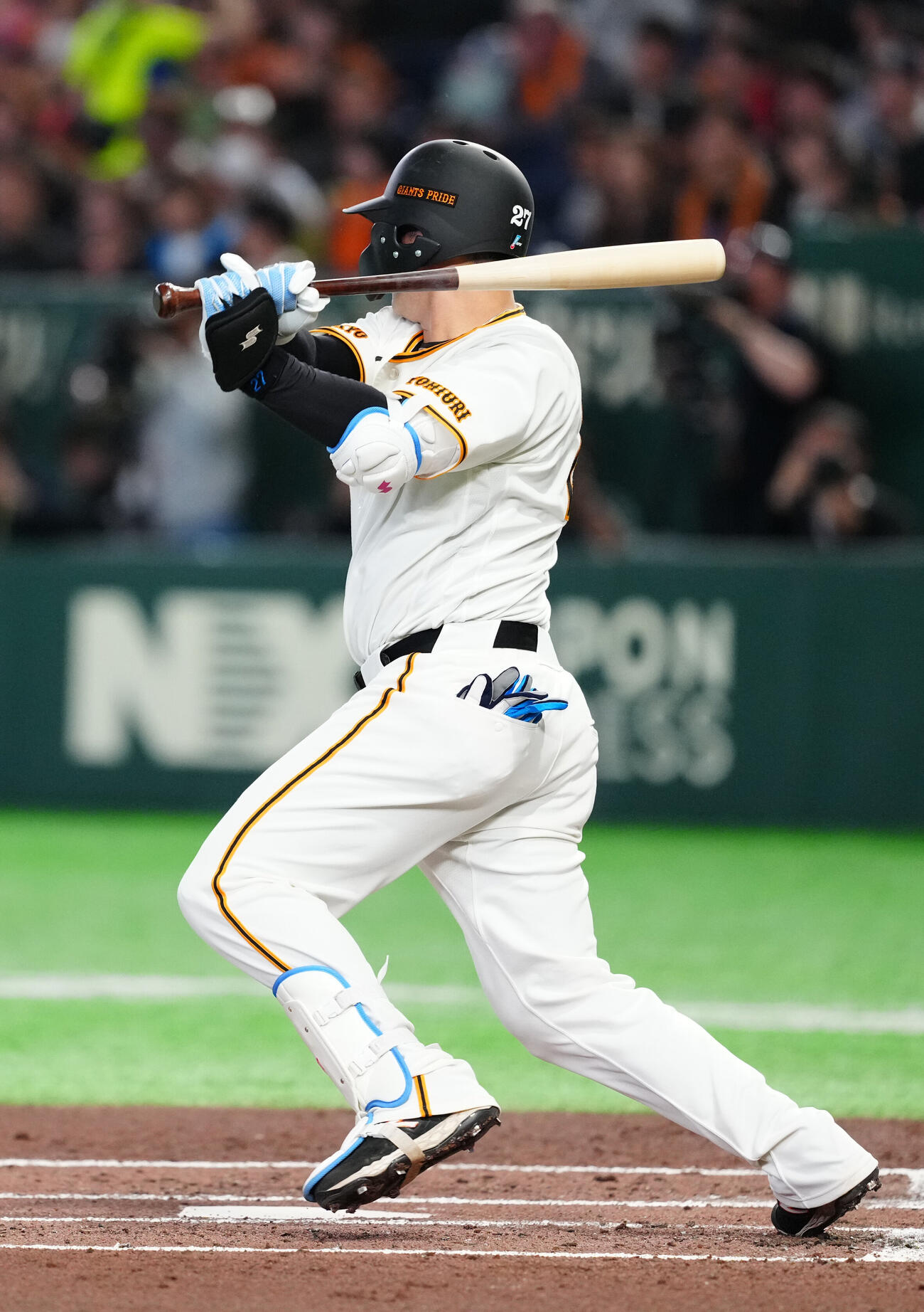 巨人対広島　2回裏巨人無死一塁、右前打を放つ岸田行倫（撮影・江口和貴）