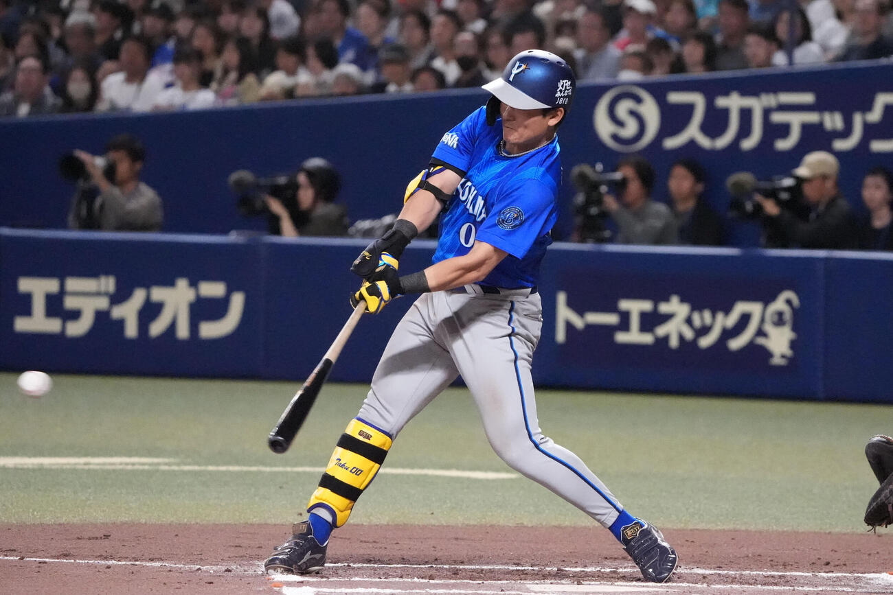 中日対DeNA 7回表DeNA2死二塁、適時打を放つ林琢真（撮影・森本幸一）