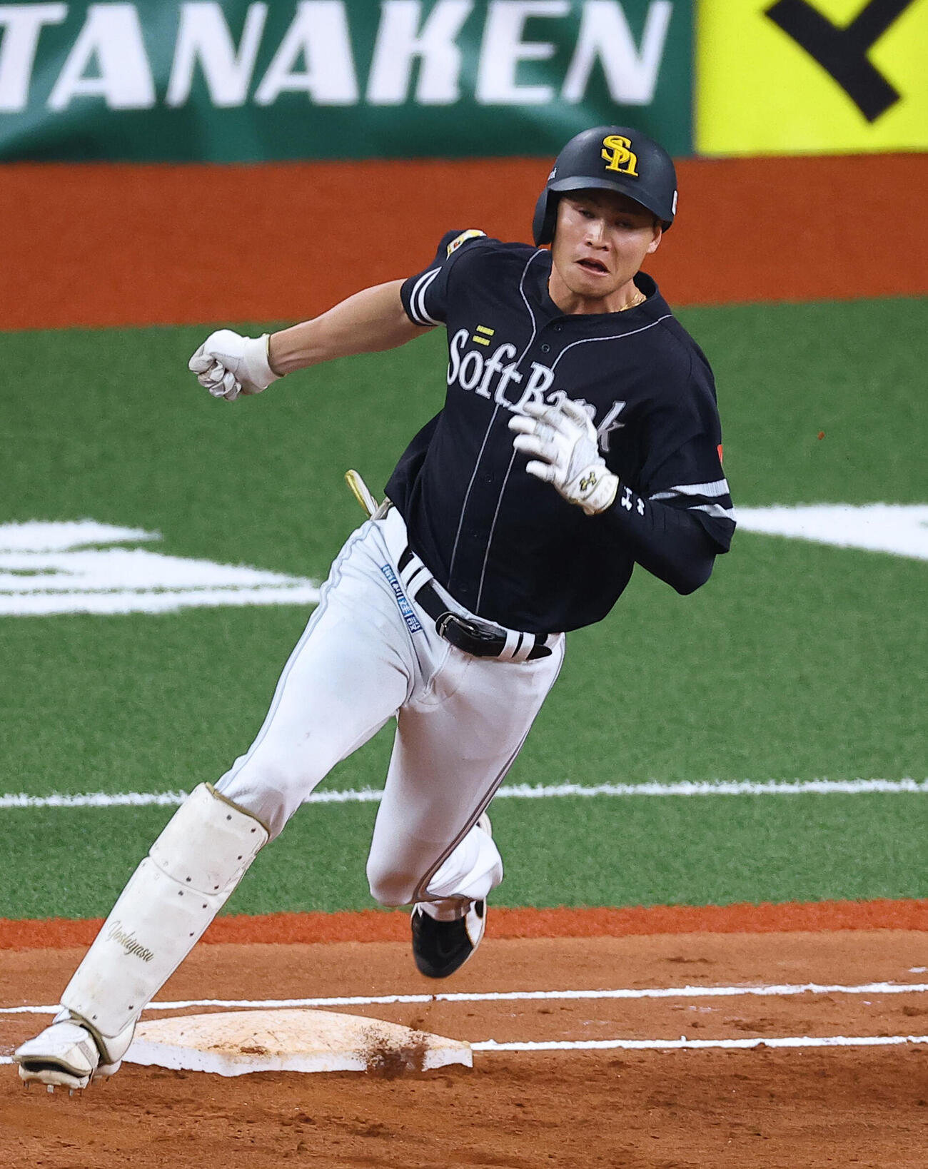 オリックス対ソフトバンク　7回表ソフトバンク1死一塁、笹川吉康は勝ち越し適時二塁打を放つ（撮影・上田博志）