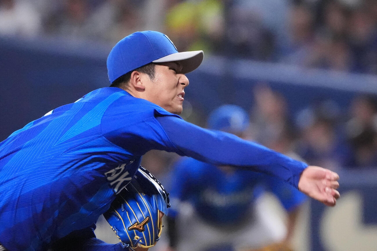 中日対DeNA 2回裏、力投するDeNA先発の島田舜也（撮影・森本幸一）