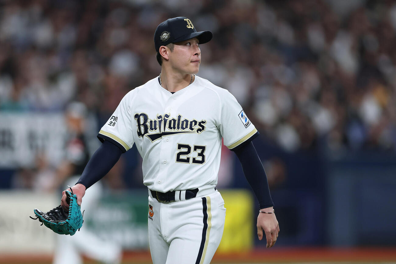 オリックス対ソフトバンク　6回表ソフトバンク2死一、三塁、牧原大成を投ゴロに打ち取った吉田輝星（撮影・前田充）
