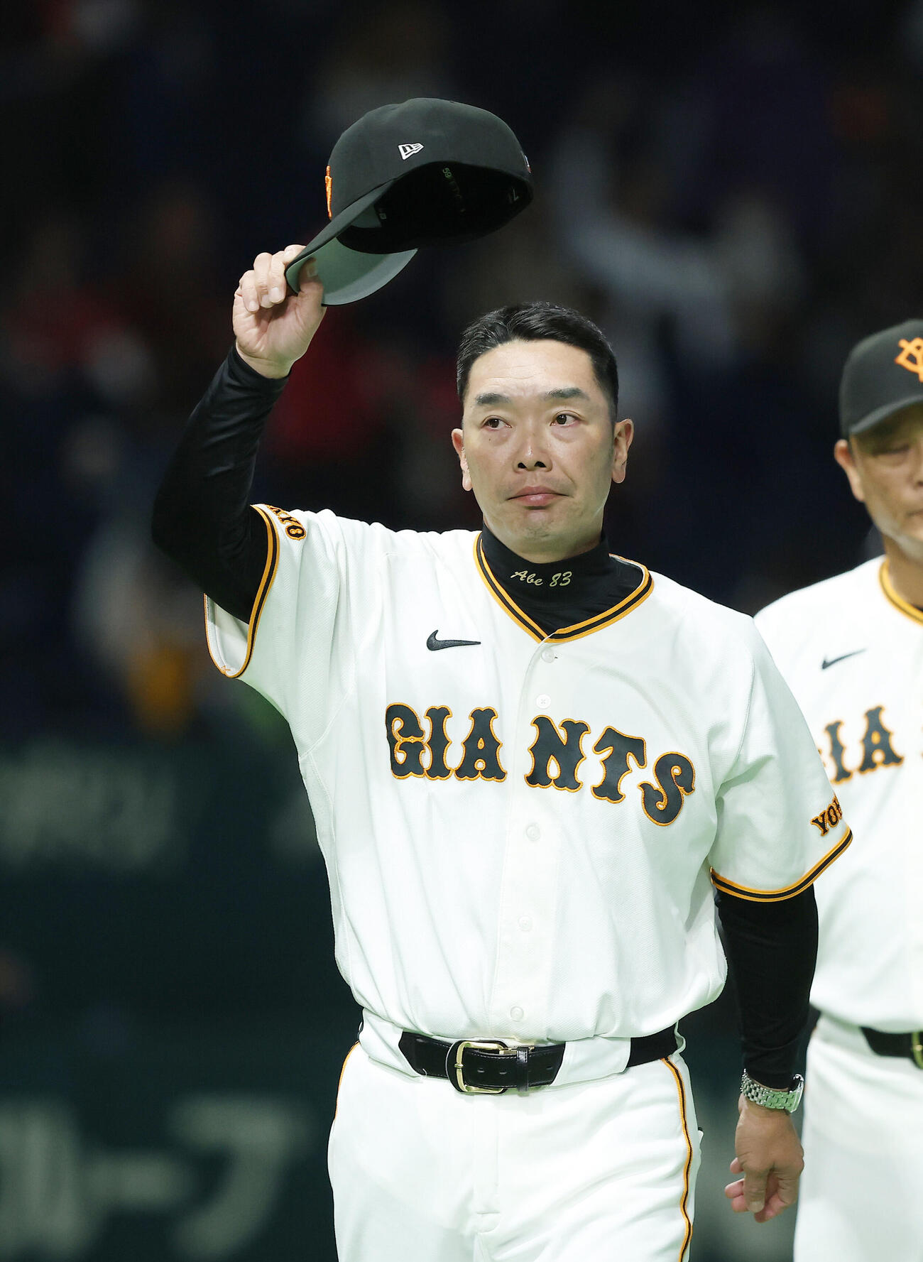 巨人対広島　広島に勝利しあいさつする阿部慎之助監督（撮影・河田真司）