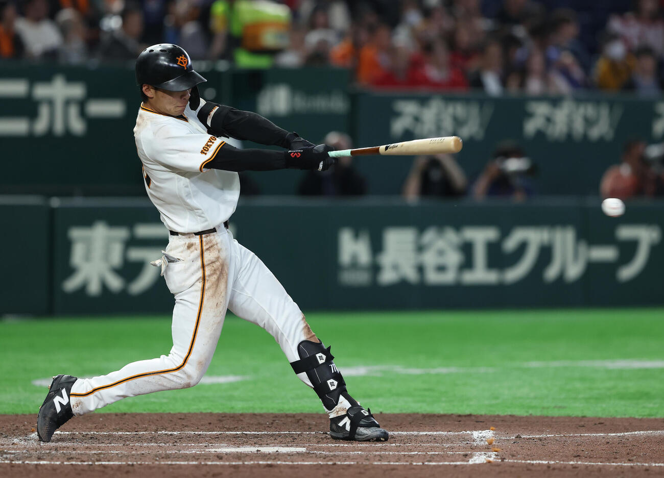 巨人対広島　4回裏巨人1死、左前打を放つ平山功太（撮影・河田真司）