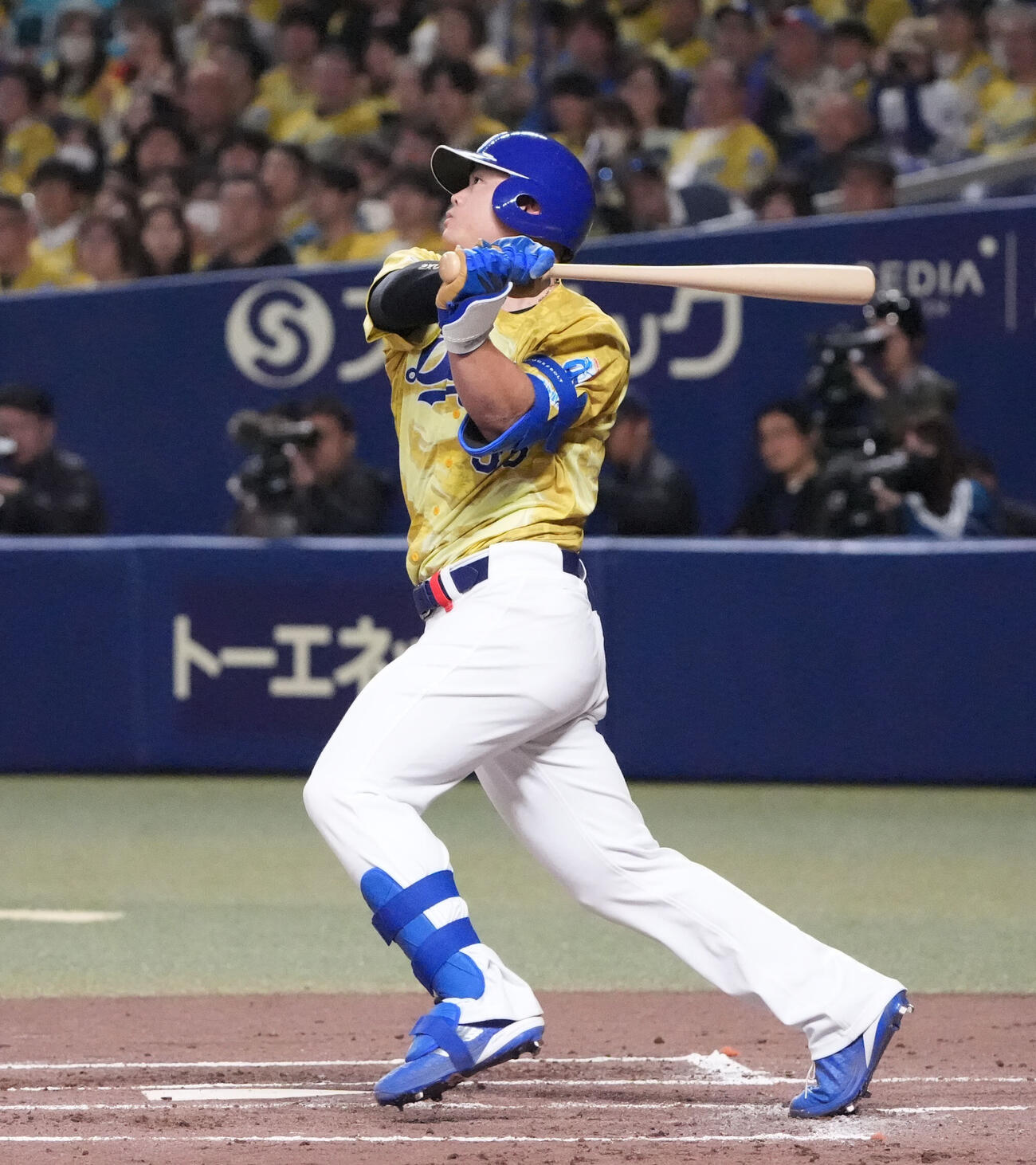 中日対DeNA 2回裏中日無死、ソロ本塁打を放つ細川成也（撮影・森本幸一）