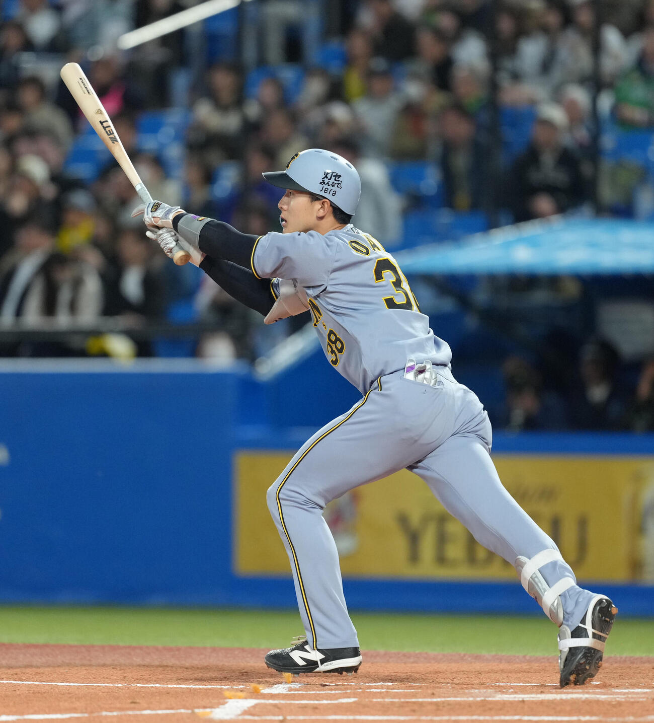 ヤクルト対阪神　1回表阪神1死二、三塁、小幡竜平は中前適時打を放つ（撮影・足立雅史）