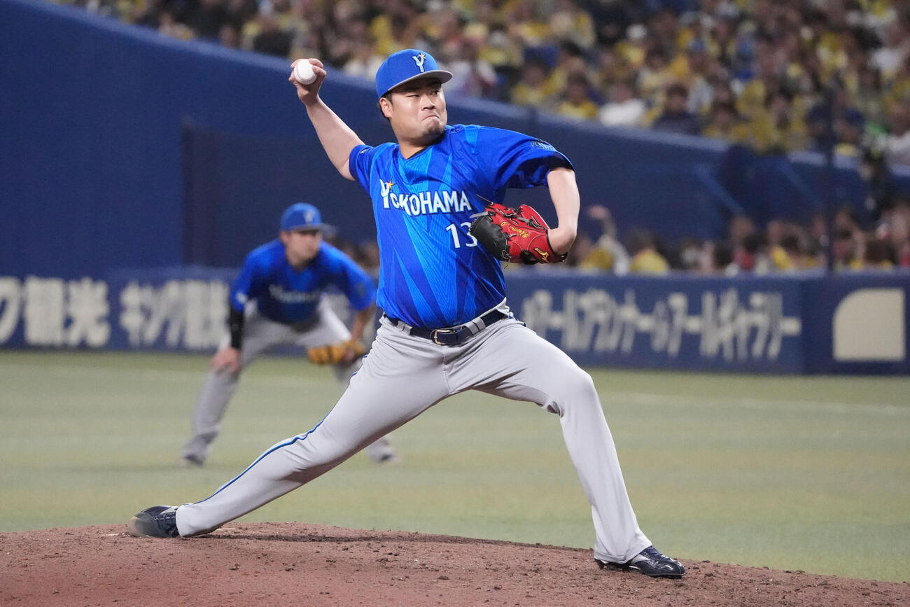 中日対DeNA 7回裏、DeNA2番手で登板する伊勢大夢（撮影・森本幸一）