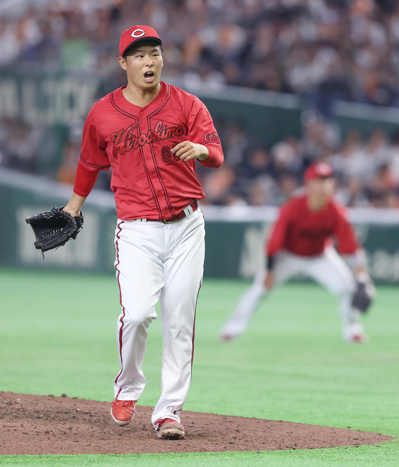 巨人対広島　5回裏巨人2死一塁、吉川尚輝を空振り三振に抑え雄たけびを上げる玉村昇悟（撮影・河田真司）