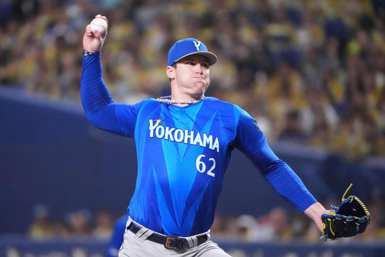 中日対DeNA 8回裏、DeNA3番手で登板するショーン・レイノルズ（撮影・森本幸一）