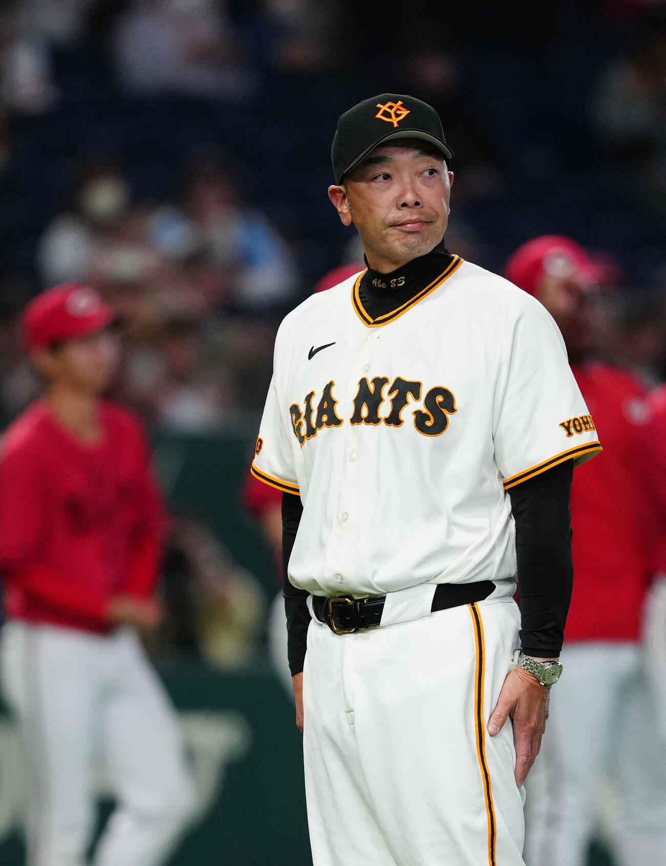 巨人対広島　試合後、あいさつする巨人阿部慎之助監督（撮影・江口和貴）