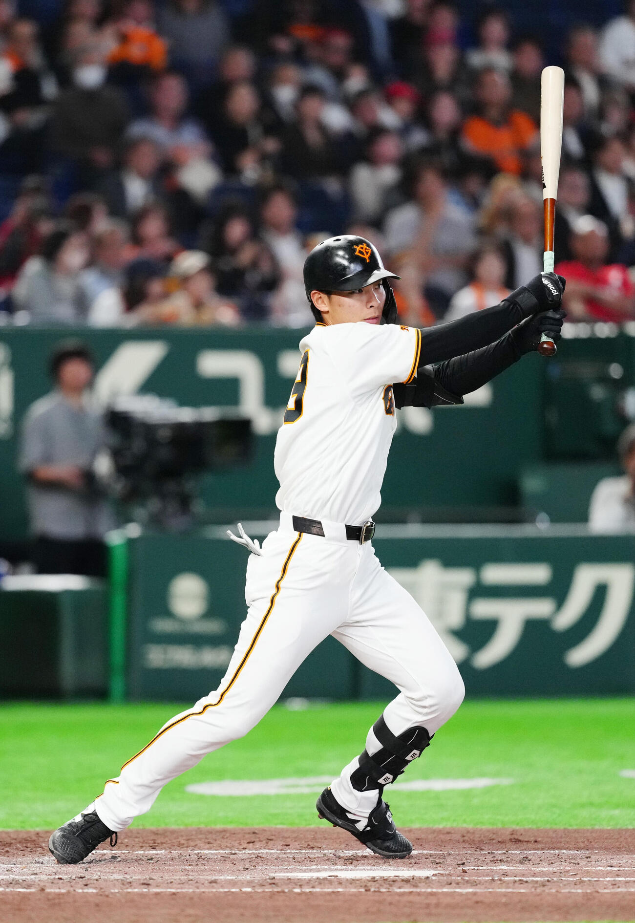 巨人対広島　3回裏巨人1死一塁、右前打を放つ平山功太（撮影・江口和貴）