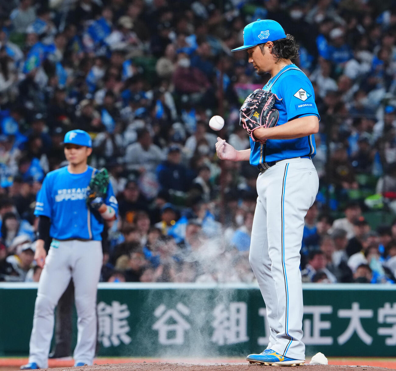 西武対日本ハム　2回裏西武2死一、三塁、滝沢夏央に先制適時打を許した伊藤大海（撮影・垰建太）
