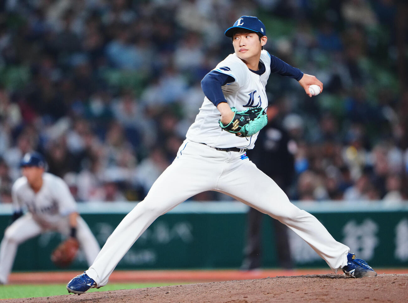 西武対日本ハム　11回表、西武5番手で登板し力投する羽田慎之介（撮影・垰建太）