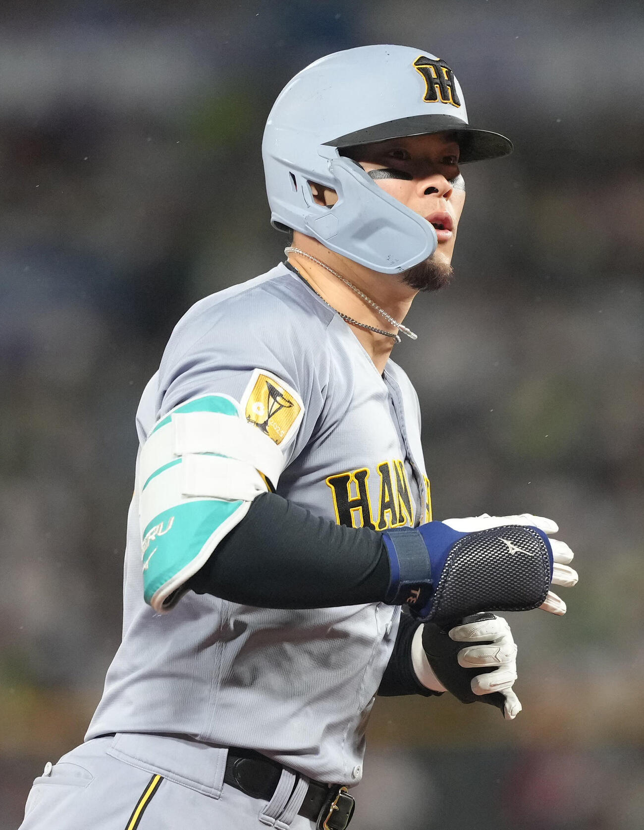 ヤクルト対阪神　7回表阪神1死、佐藤輝明は右越え本塁打を放つ（撮影・足立雅史）