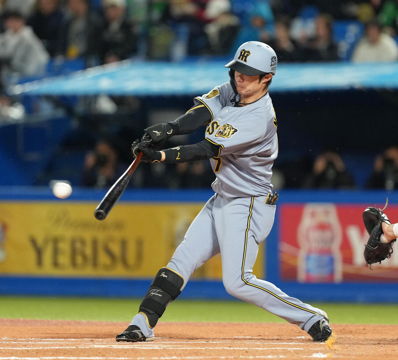 ヤクルト対阪神　6回表阪神1死二塁、代打中野拓夢は右前適時打を放つ（撮影・足立雅史）