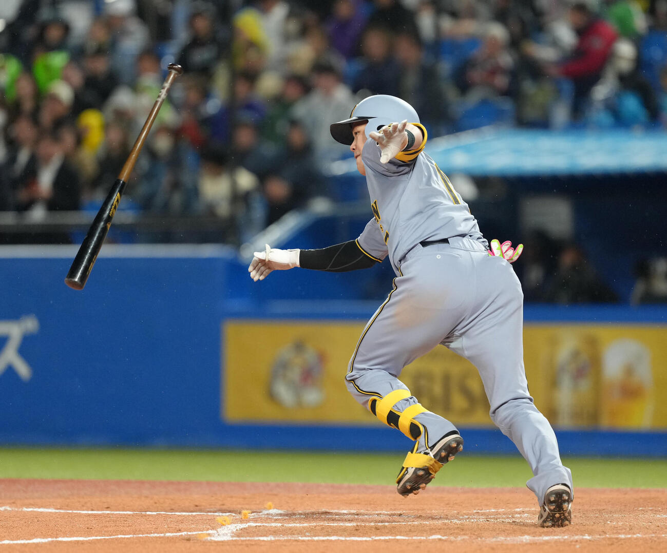 ヤクルト対阪神　7回表阪神1死一、二塁、伏見寅威は適時打を放つ（撮影・足立雅史）