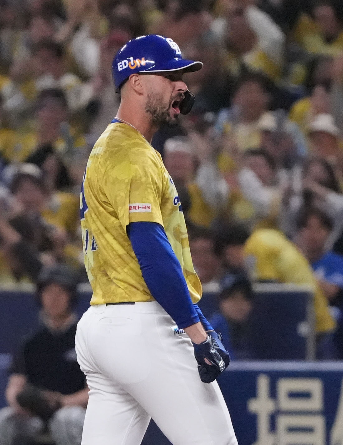 中日対DeNA 5回裏中日2死二塁、適時打を放ちほえるカイル・マラー（撮影・森本幸一）