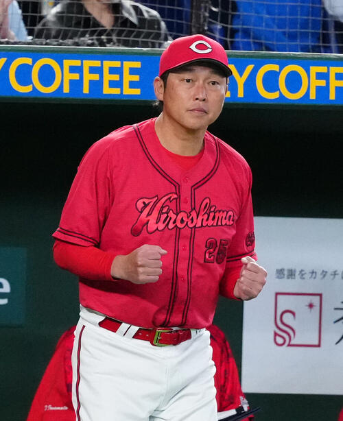 【広島】新井監督、逆転勝利に左腕たたえる「タマが粘り強く最少失点で投げてくれた」／一問一答
