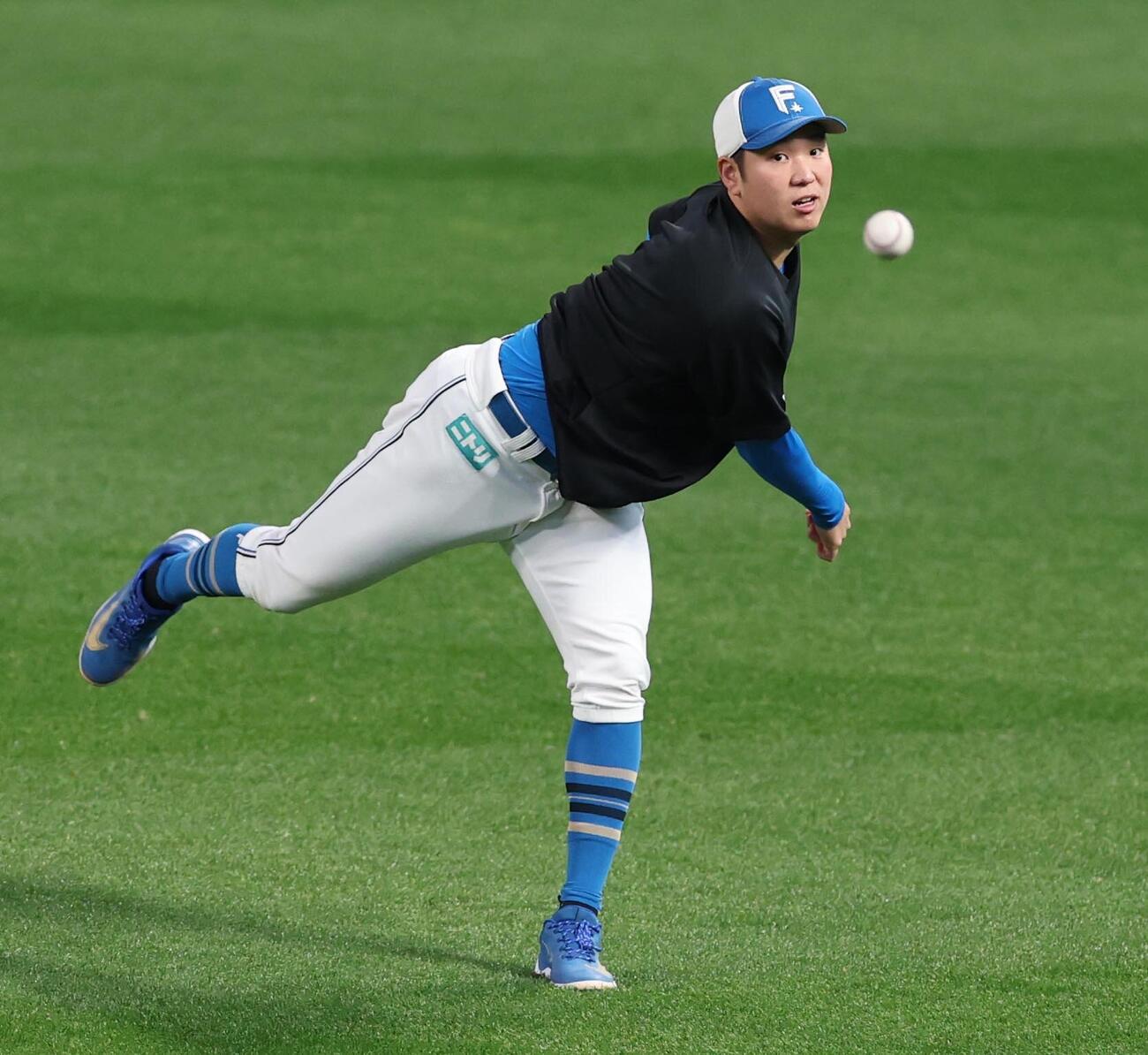 日本ハム対オリックス　キャッチボールする古林睿煬（撮影・黒川智章）