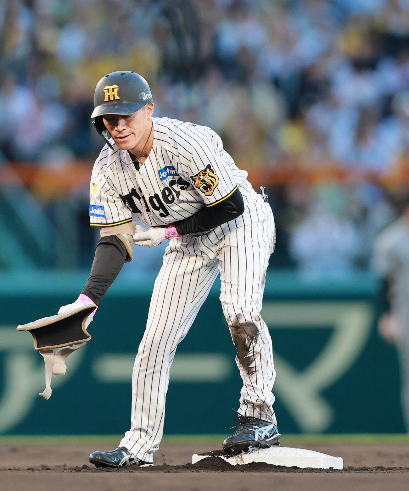 阪神対巨人　1回裏阪神1死、福島圭音は二塁打を放つ（撮影・上山淳一）....