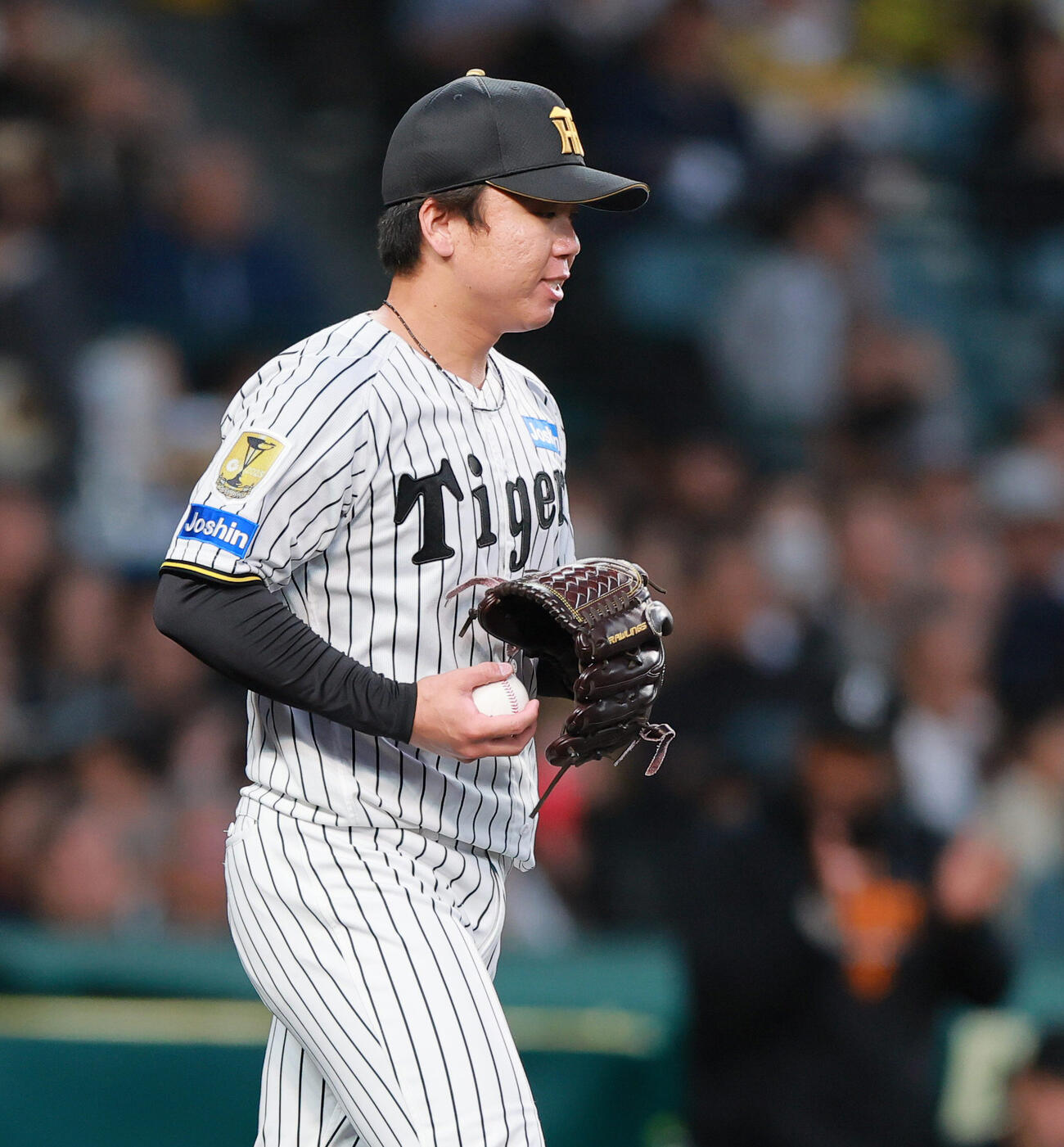 阪神対巨人　2回表巨人無死満塁、村上頌樹は平山功太に2点適時打を浴びる（撮影・上山淳一）..