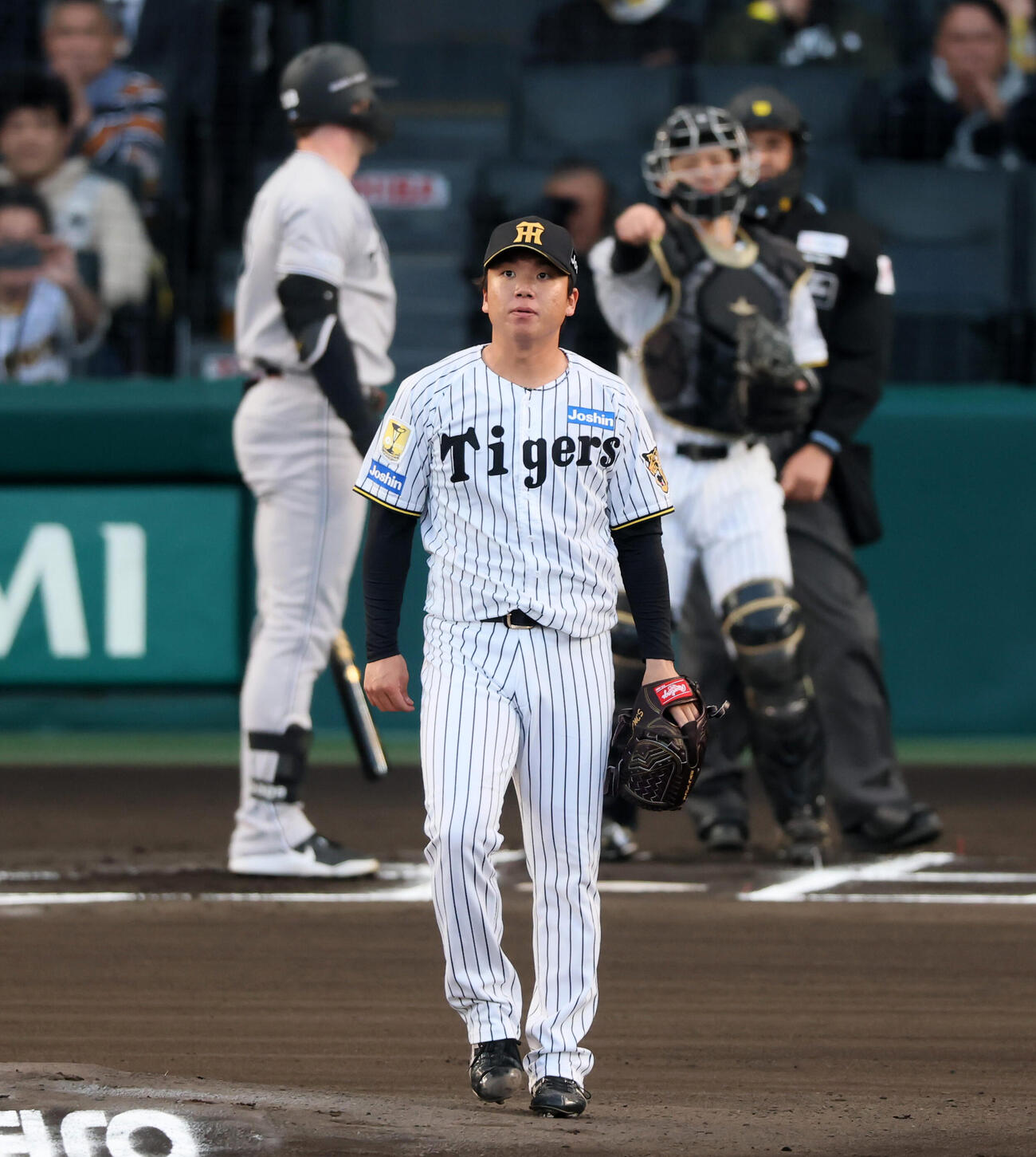 阪神対巨人　1回表巨人無死、村上頌樹はトレイ・キャベッジを三振に仕留める　（撮影・加藤哉）
