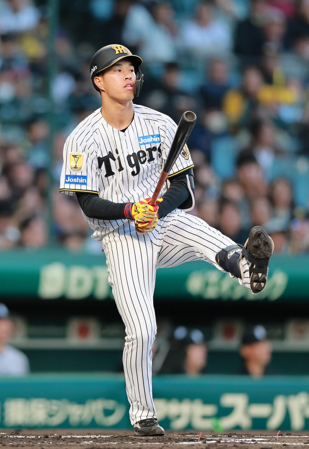 阪神対巨人　1回裏阪神無死、空振り三振に倒れる岡城快生（撮影・上山淳一）