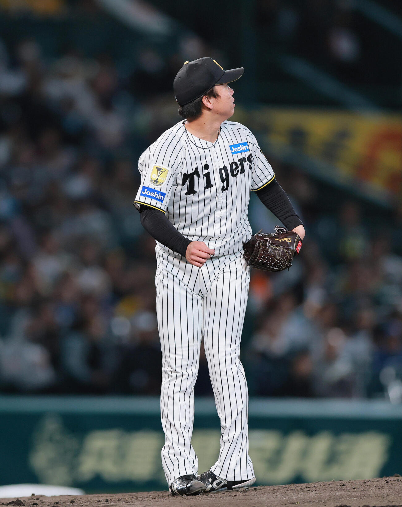 阪神対巨人　3回表巨人無死一、二塁、村上頌樹はボビー・ダルベックに3点本塁打を浴びる（撮影・上山淳一）
