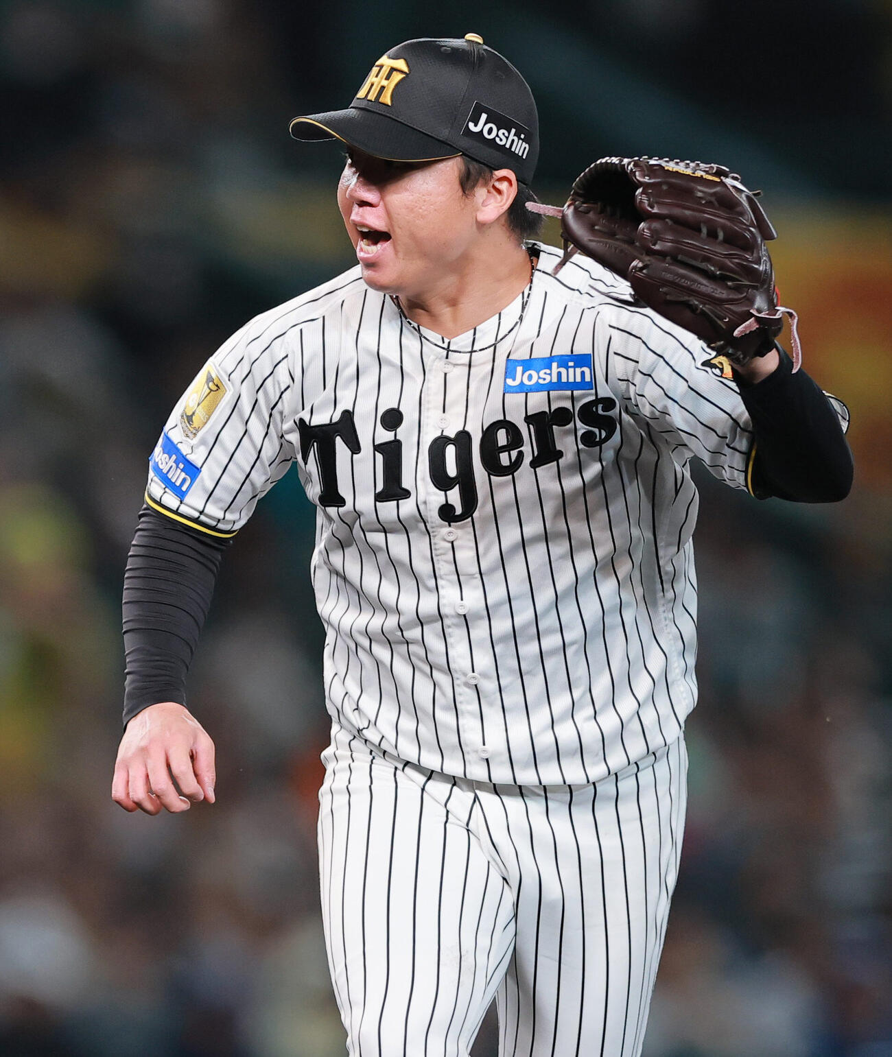 阪神対巨人　5回表、力投する村上頌樹（撮影・上山淳一）