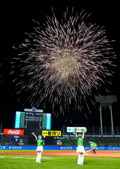 ヤクルト】緑の花火夜空に…神宮で花火見えたら全勝 5回までに両チーム