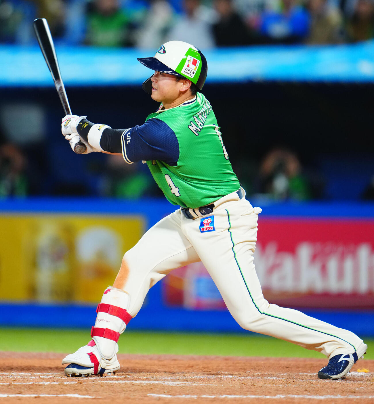 ヤクルト対DeNA 7回裏ヤクルト1死、サイクル安打達成となる二塁打を放つ丸山和郁（撮影・垰建太）