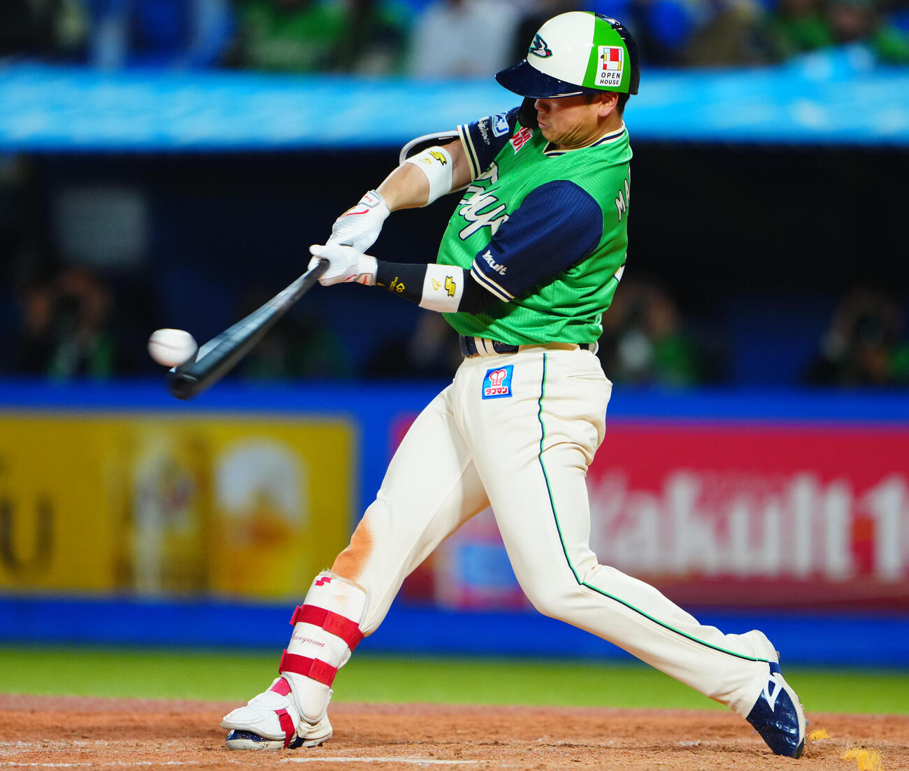 ヤクルト対DeNA 5回裏ヤクルト2死、ソロ本塁打を放つ丸山和郁（撮影・垰建太）