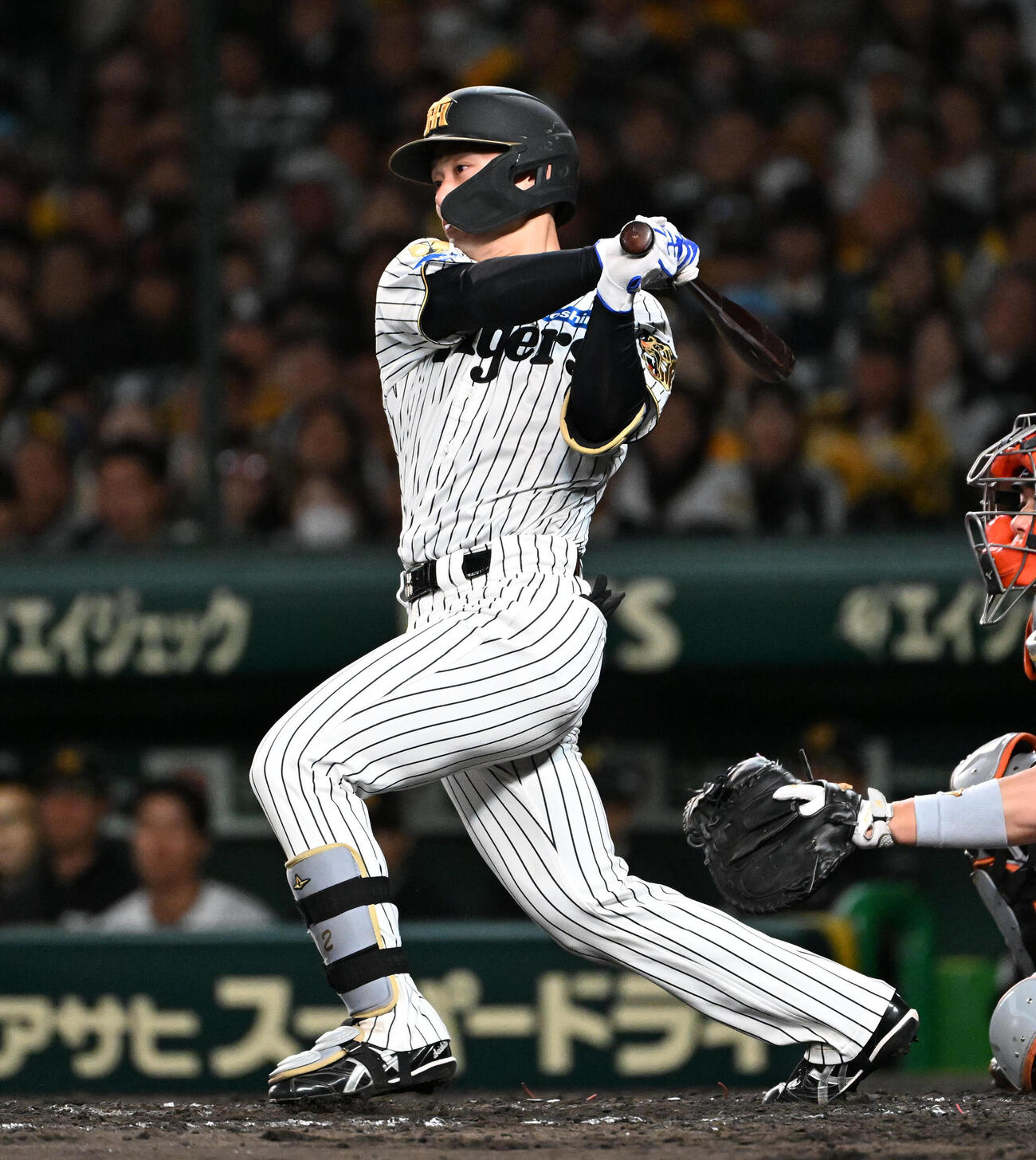 阪神対巨人　3回裏阪神2死満塁　坂本誠志郎は適時打を放つ（撮影・石井愛子）