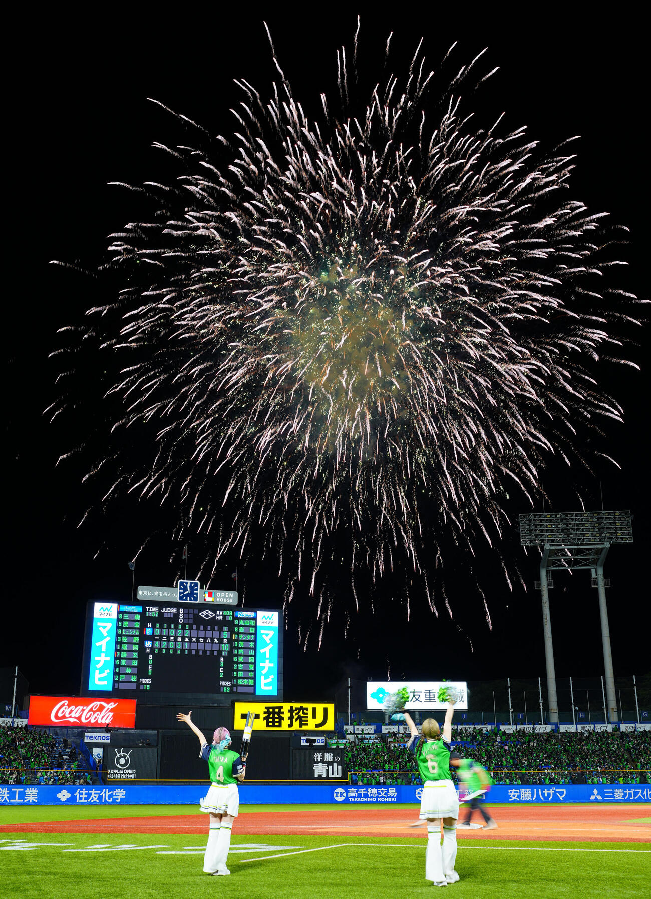 ヤクルト対DeNA 5回、終了時打ち上がる花火（撮影・垰建太）