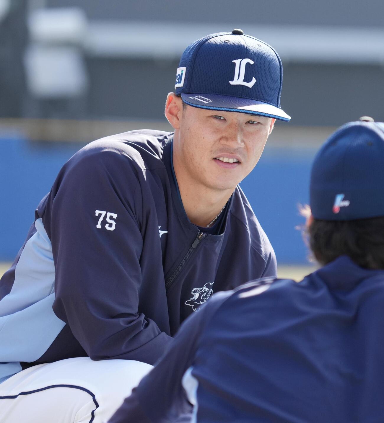 ロッテ対西武　試合前の練習に臨むプロ初登板初先発の佐藤爽（撮影・小沢裕）