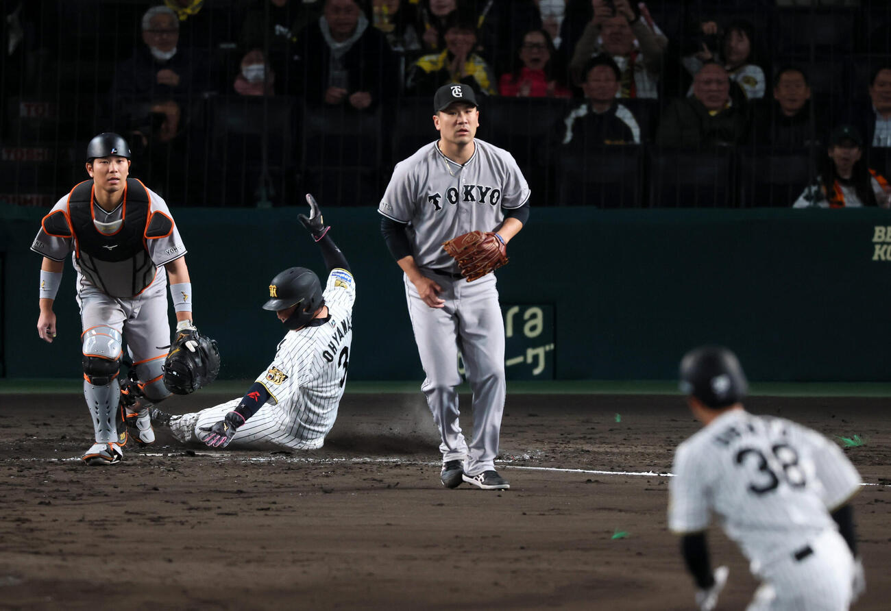 阪神対巨人　3回裏阪神2死満塁、田中将大は坂本誠志郎に左前2点適時打を許し失点する　（撮影・加藤哉）