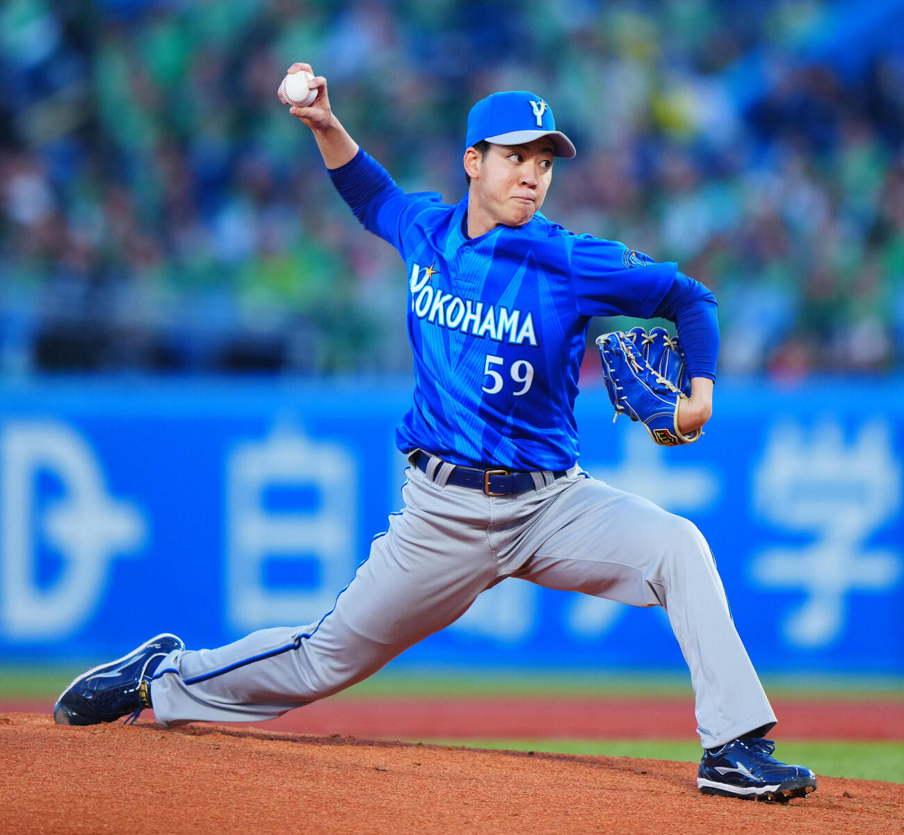 ヤクルト対DeNA　力投するDeNA先発の平良拳太郎（撮影・垰建太）
