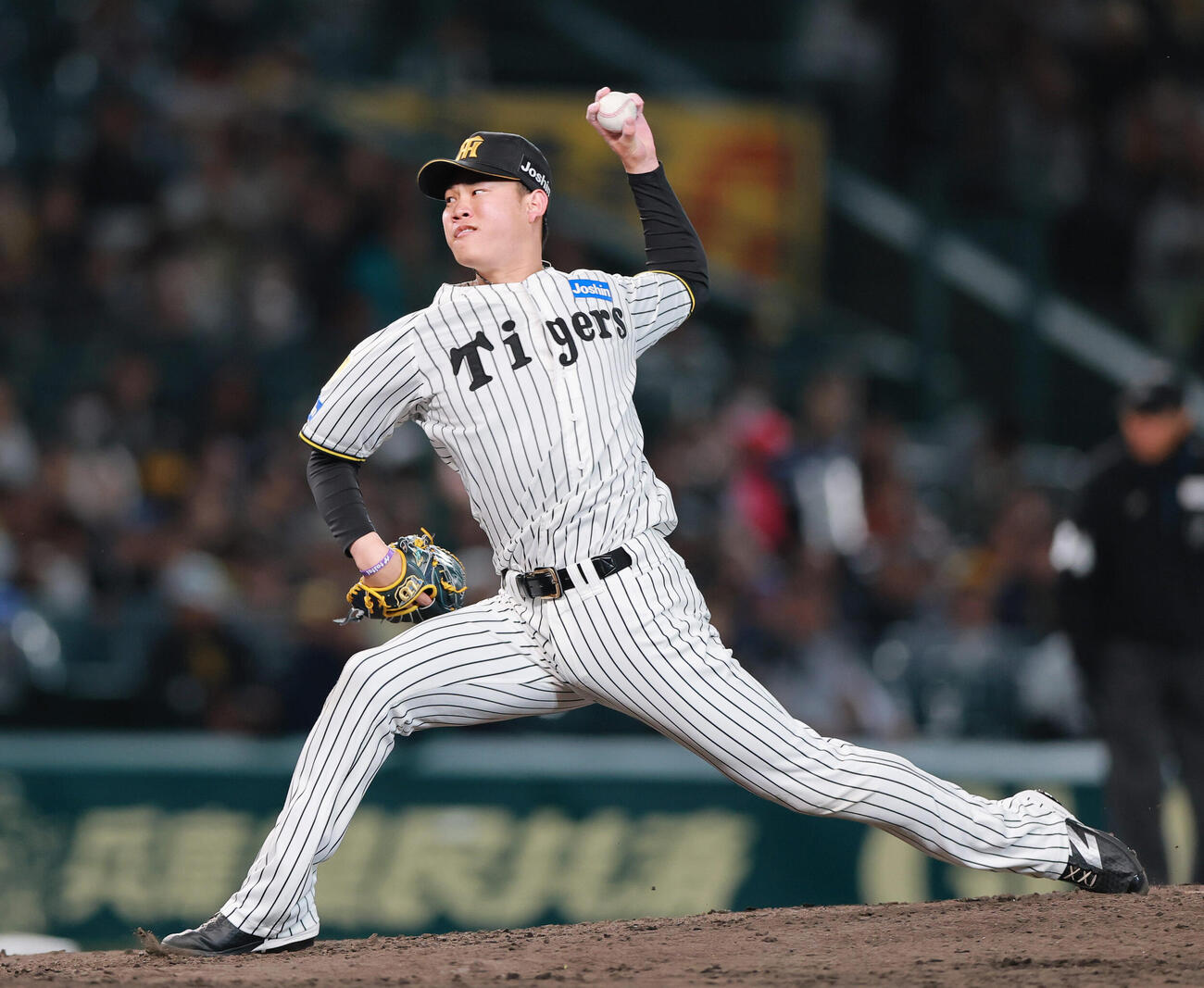 阪神対巨人　7回表に登板する阪神及川雅貴（撮影・上山淳一）.