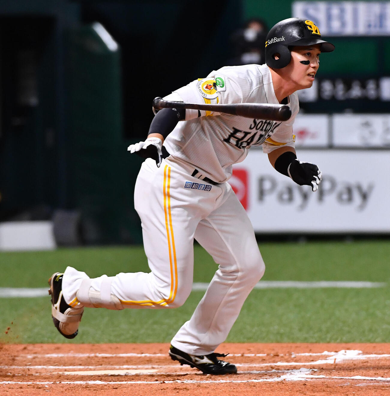 ソフトバンク対楽天　7回裏ソフトバンク2死一、二塁、栗原陵矢は勝ち越しの2点適時二塁打を放つ（撮影・岩下翔太）