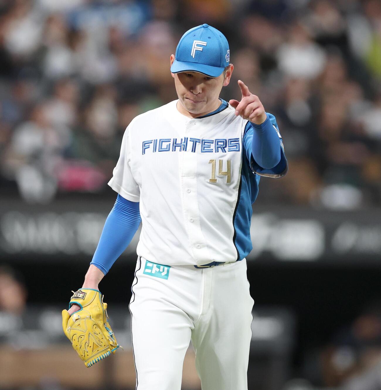 日本ハム対オリックス　5回表、無失点に抑える加藤貴之（撮影・黒川智章）
