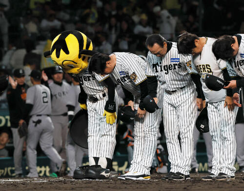 【阪神】９連戦は４戦終えて２勝２敗の五分　藤川監督「チャンスも作ってますからね」／一問一答