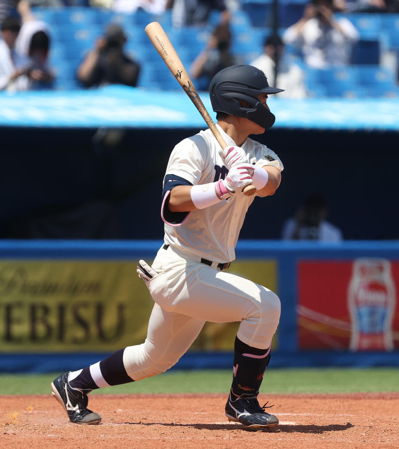 東京6大学野球　立大対明大　5回裏明大1死、為永皓は内野安打を放つ（撮影・柴田隆二）