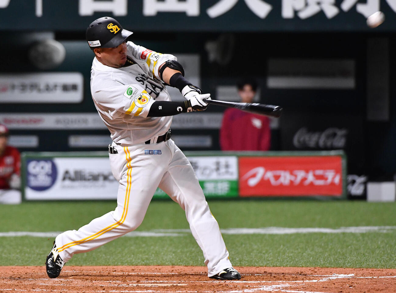 ソフトバンク対楽天　4回裏ソフトバンク1死、山川穂高は左中間へ本塁打を放つ（撮影・岩下翔太）