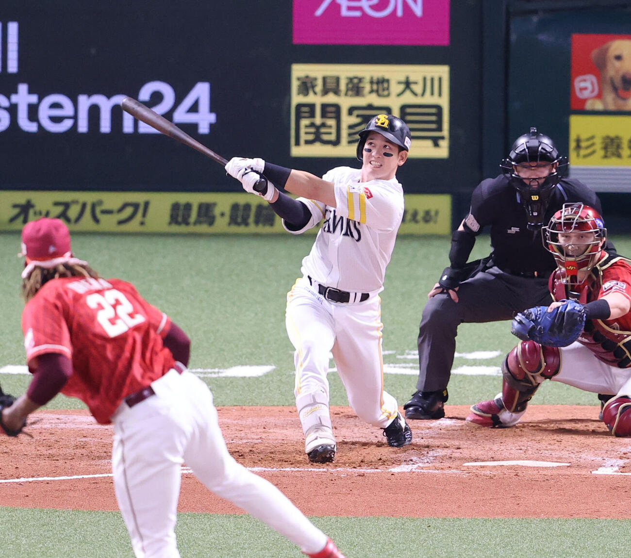 ソフトバンク対楽天　4回裏ソフトバンク1死満塁、、栗原陵矢は右越えに先制となる満塁本塁打を放つ（撮影・梅根麻紀）＝2026年5月2日