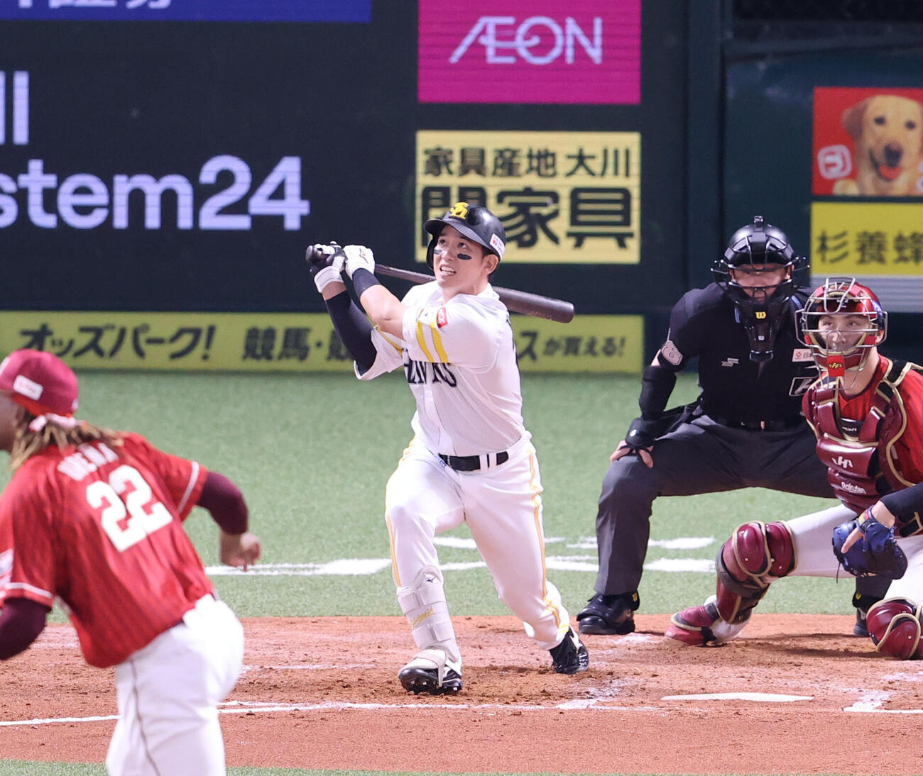 ソフトバンク対楽天　4回裏ソフトバンク1死満塁、、栗原陵矢は右越えに先制となる満塁本塁打を放つ（撮影・梅根麻紀）＝2026年5月2日