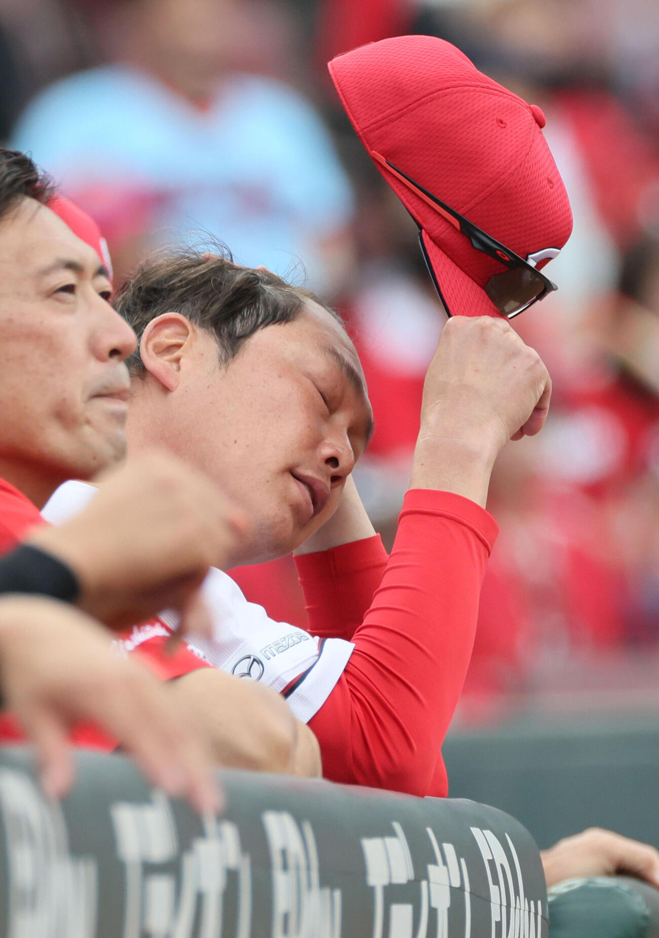 広島対中日　8回裏広島、ベンチの新井貴浩監督（撮影・加藤孝規）