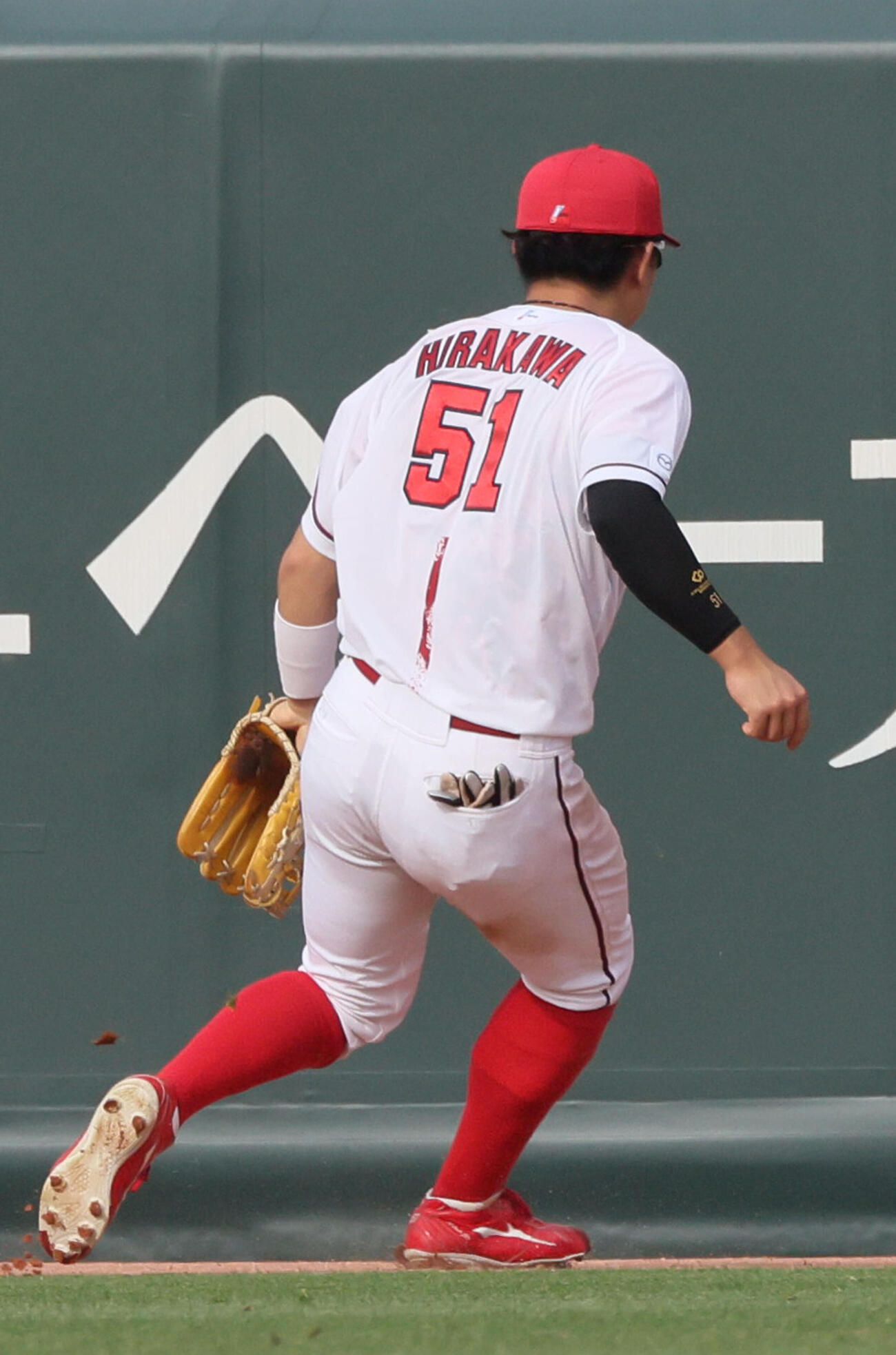 広島対中日　7回表中日2死一、三塁、細川成也の中越え2点適時二塁打で打球を追う平川蓮（撮影・加藤孝規）