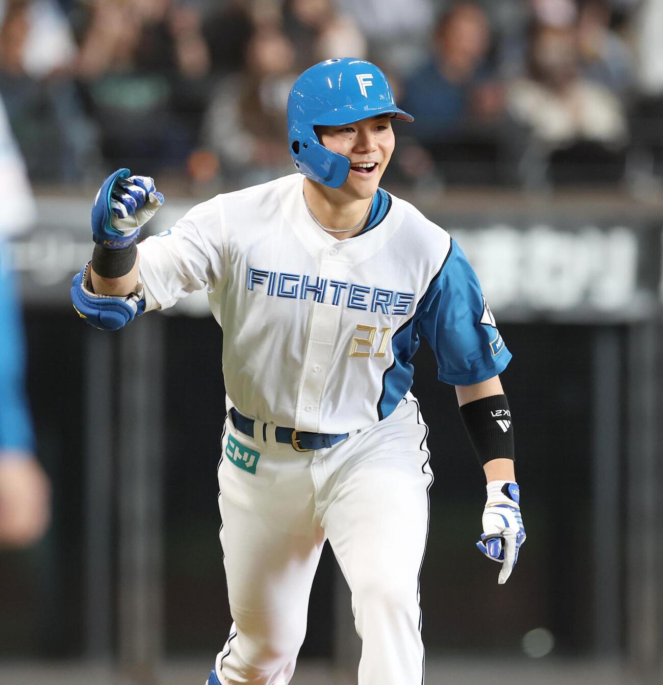 日本ハム対オリックス　1回裏日本ハム2死二塁、2点本塁打を放ち笑顔の清宮幸太郎（撮影・黒川智章）