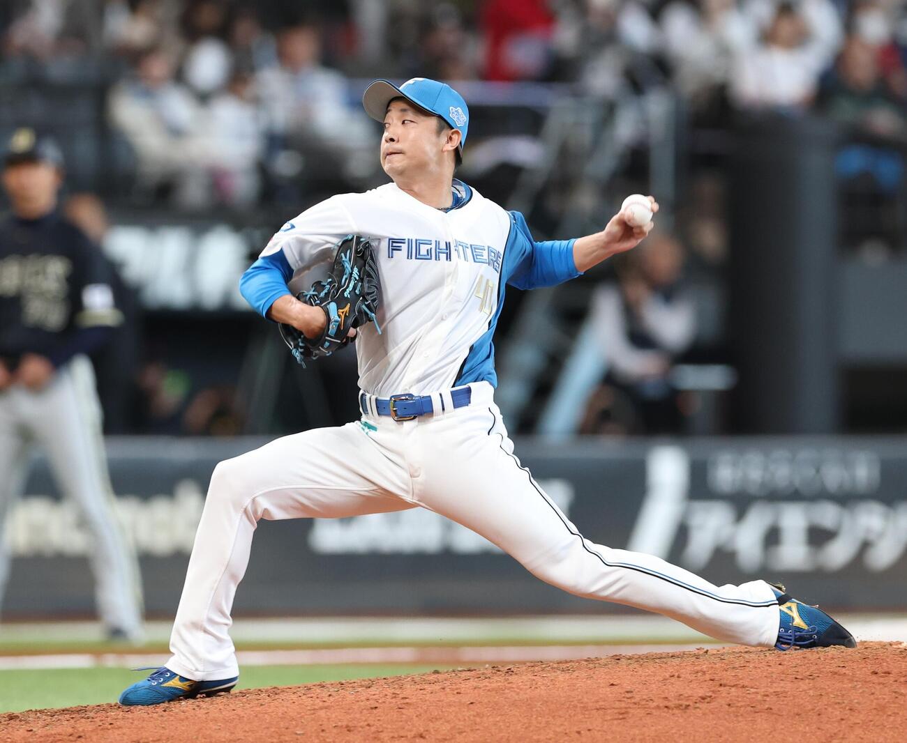 日本ハム対オリックス　7回に登板の島本浩也（撮影・黒川智章）