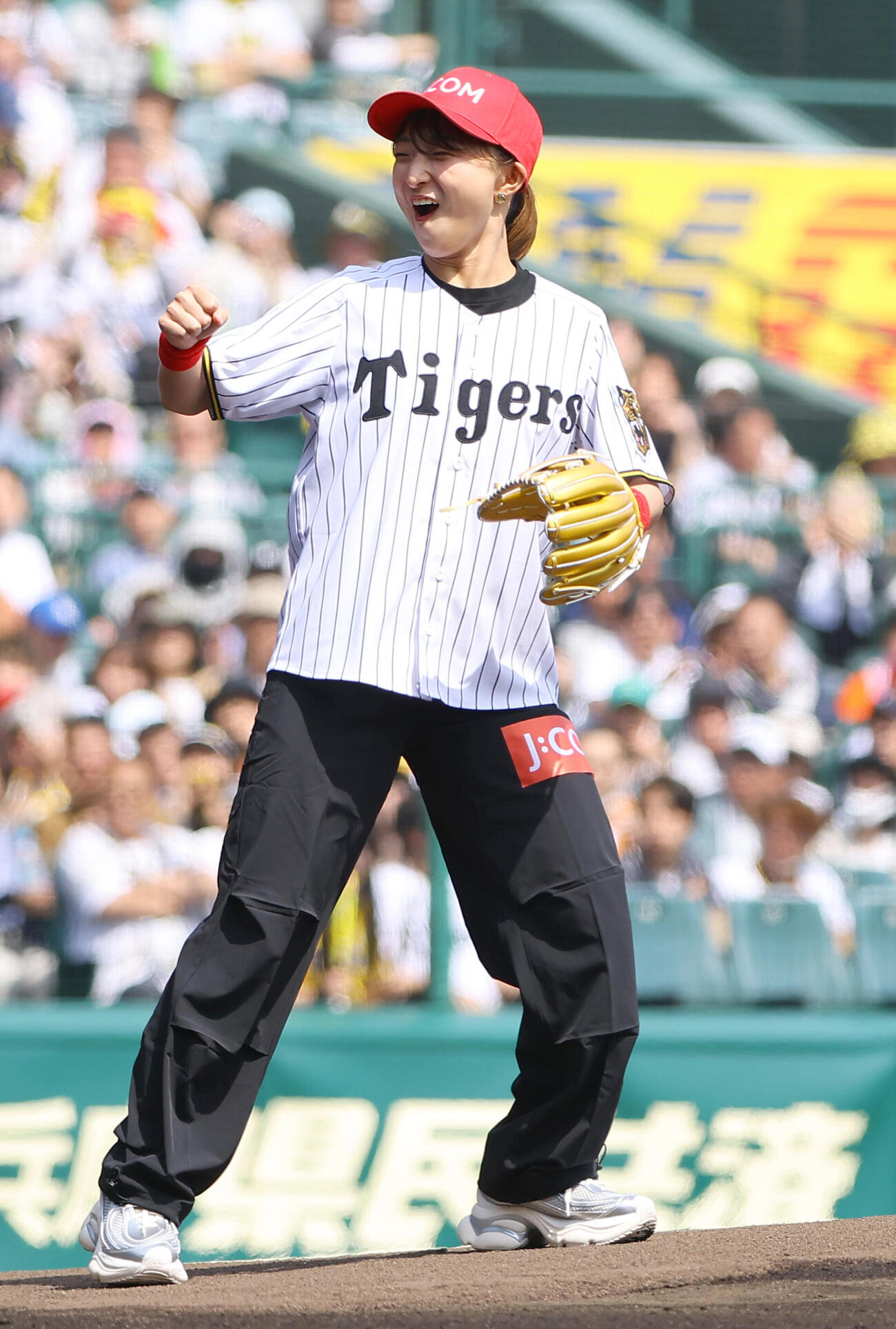 始球式を務めた坂本花織（撮影・上田博志）