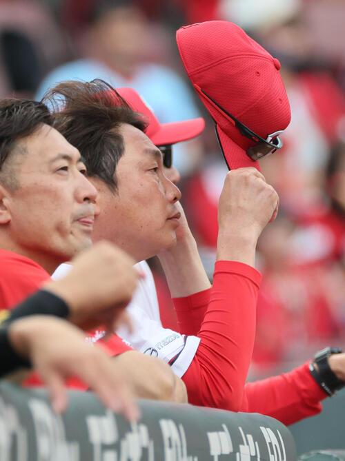【広島】新井監督　５回１死二、三塁で代打前川誠太「何とかコンタクトのいい打者を」／一問一答
